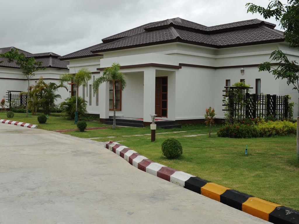 The Golden Lake Hotel Naypyidaw Экстерьер фото