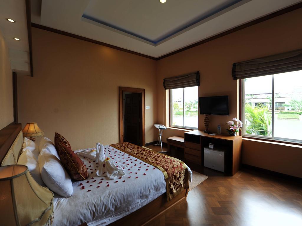 The Golden Lake Hotel Naypyidaw Экстерьер фото