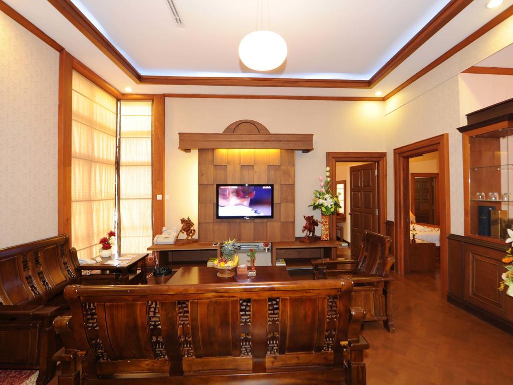 The Golden Lake Hotel Naypyidaw Экстерьер фото