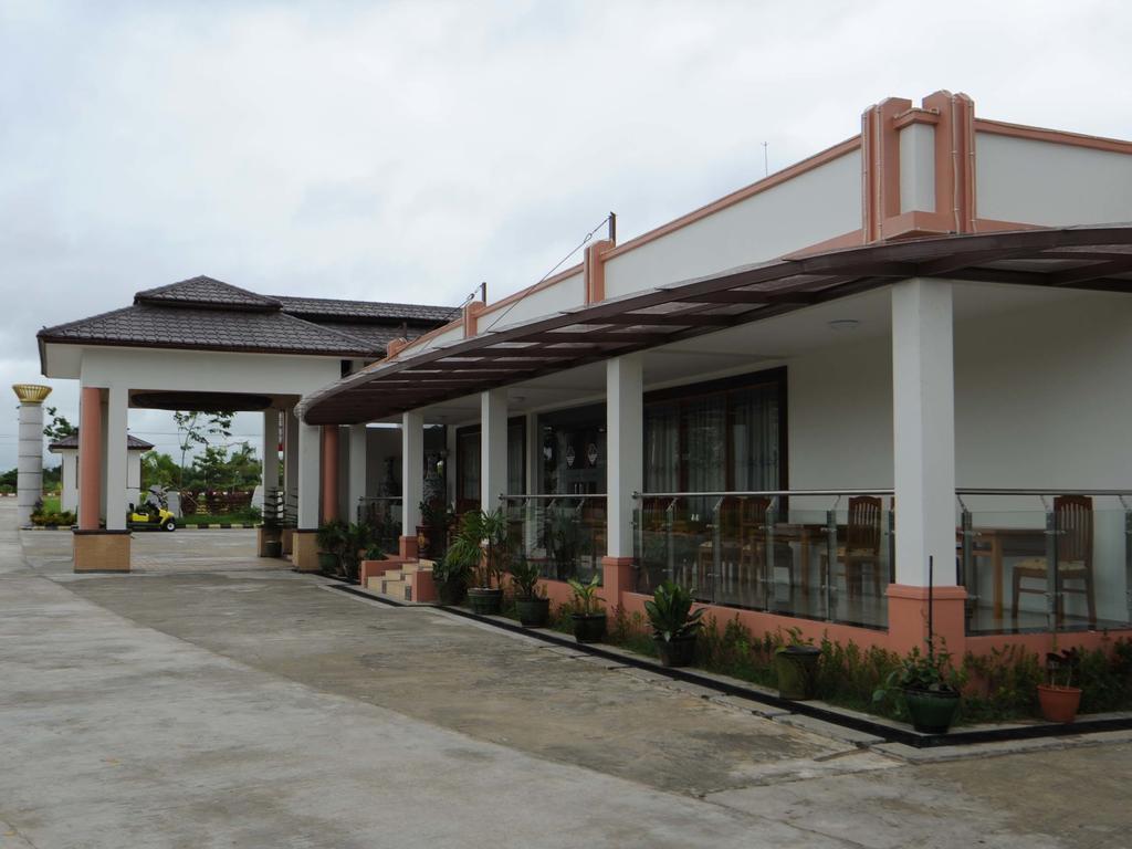 The Golden Lake Hotel Naypyidaw Экстерьер фото