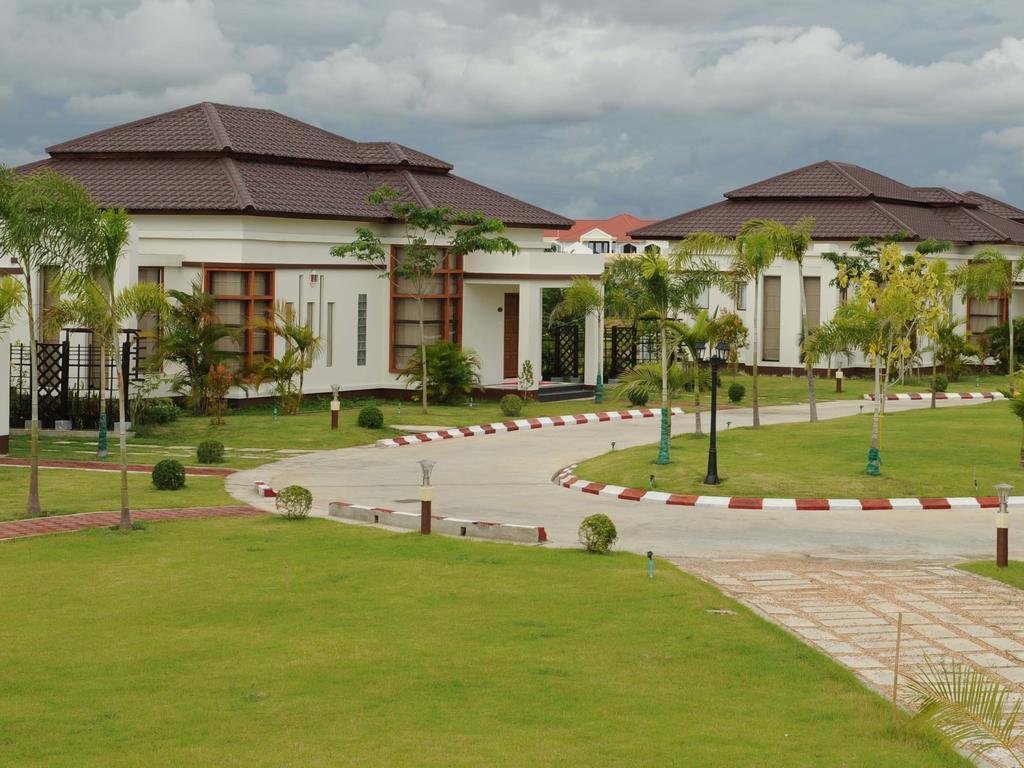 The Golden Lake Hotel Naypyidaw Экстерьер фото