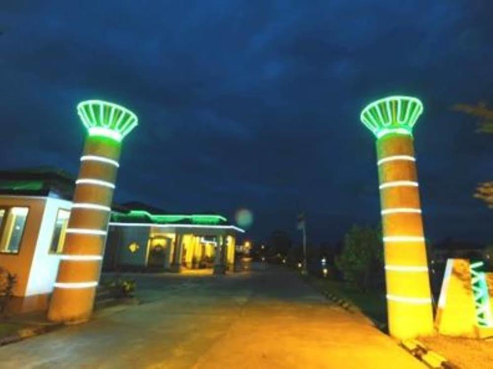 The Golden Lake Hotel Naypyidaw Экстерьер фото