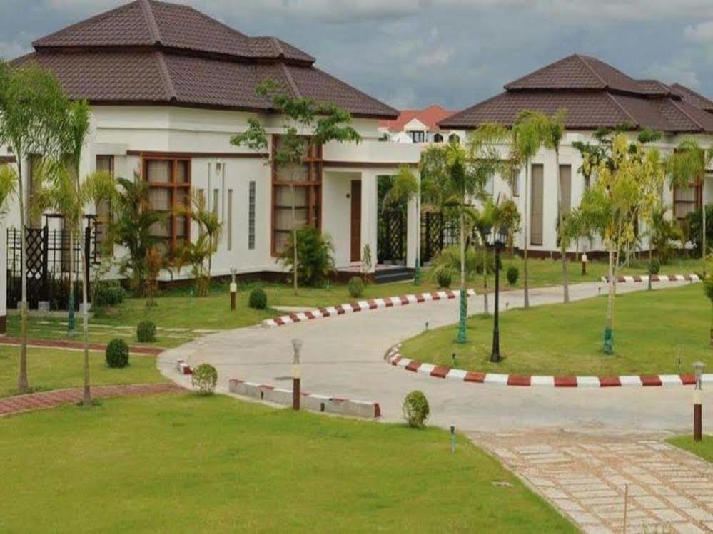 The Golden Lake Hotel Naypyidaw Экстерьер фото